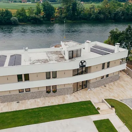 Orlovo Gnezdo Villa *