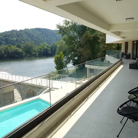 Orlovo Gnezdo Villa *